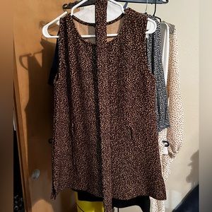 Women’s Ann Taylor blouse. Sleeveless size medium